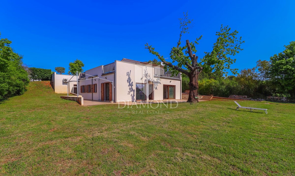 Rovigno, dintorni, casa soleggiata vicino al mare