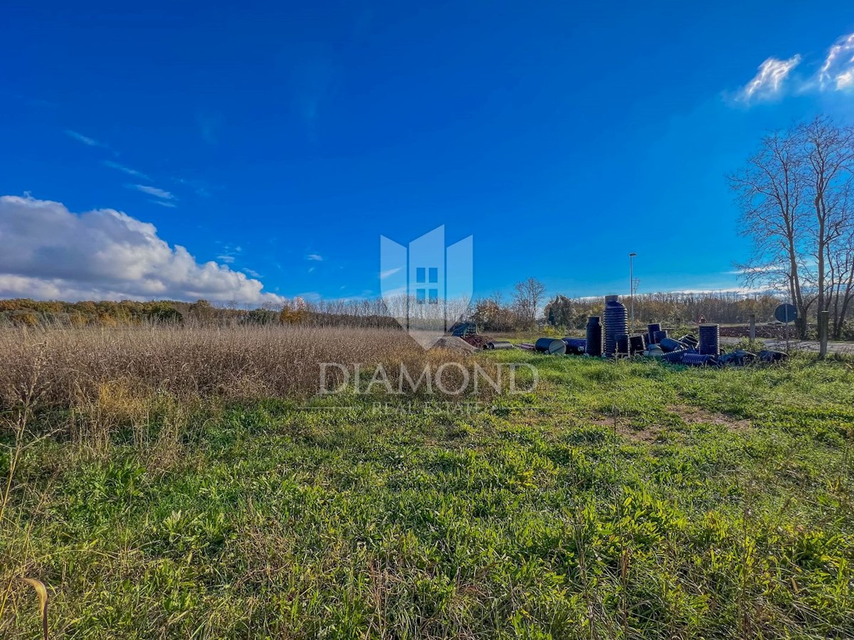 Zona di Umago, ampio terreno con potenziale