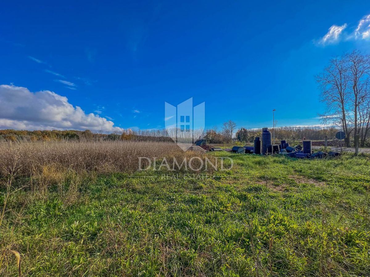 Zona di Umago, ampio terreno con potenziale