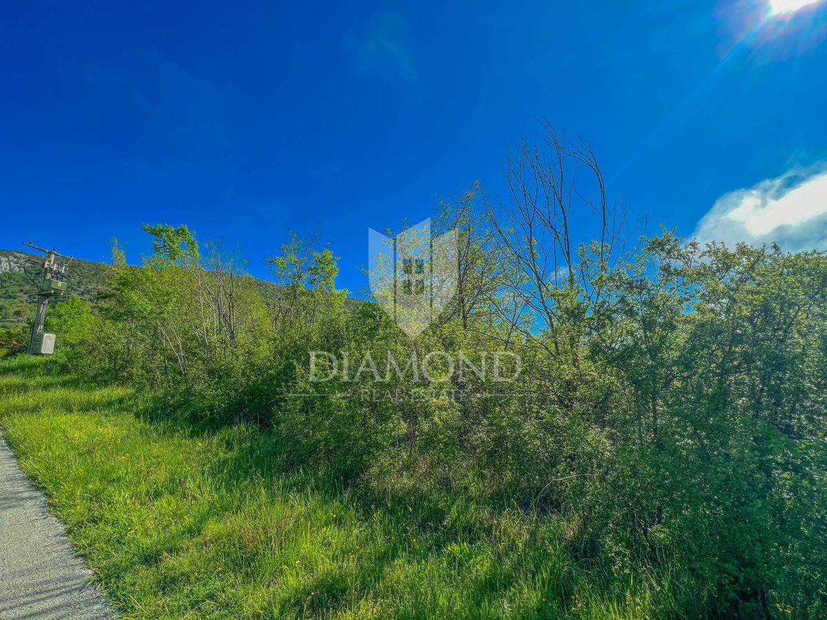 Dintorni di Oprtalj, terreno in una posizione tranquilla