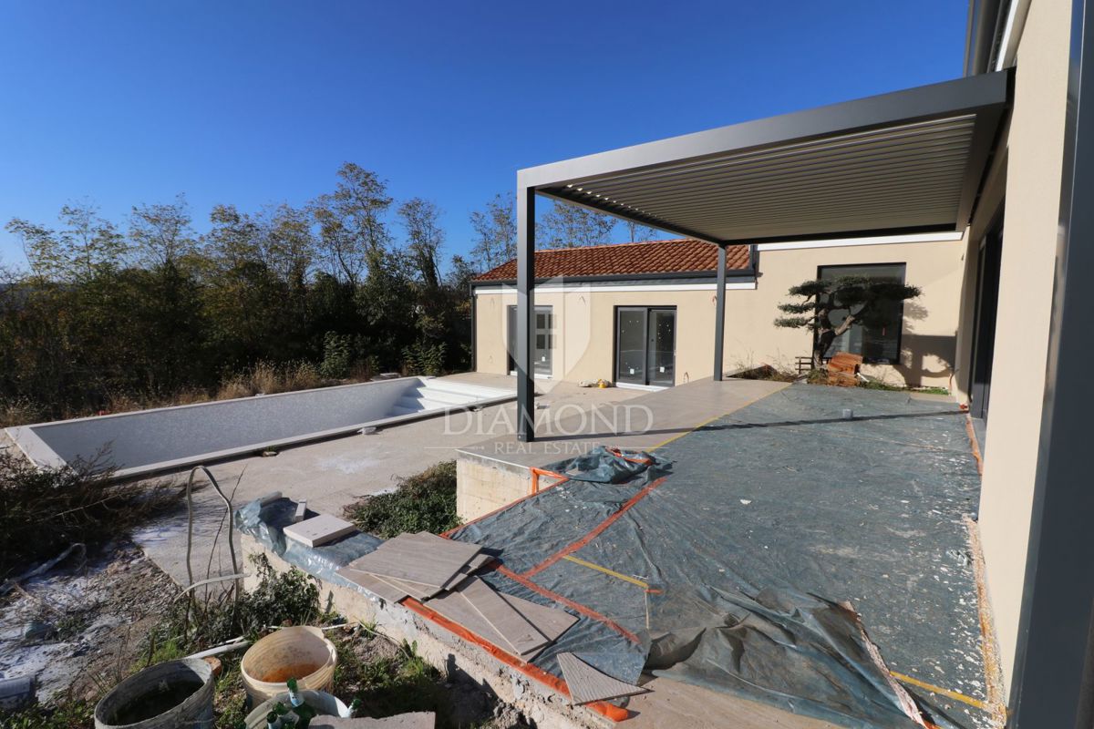 Labin, bella casa per le vacanze di nuova costruzione con piscina
