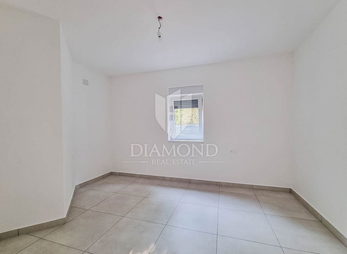 Umago, dintorni, nuova costruzione! Moderno appartamento a 450 m dal mare!