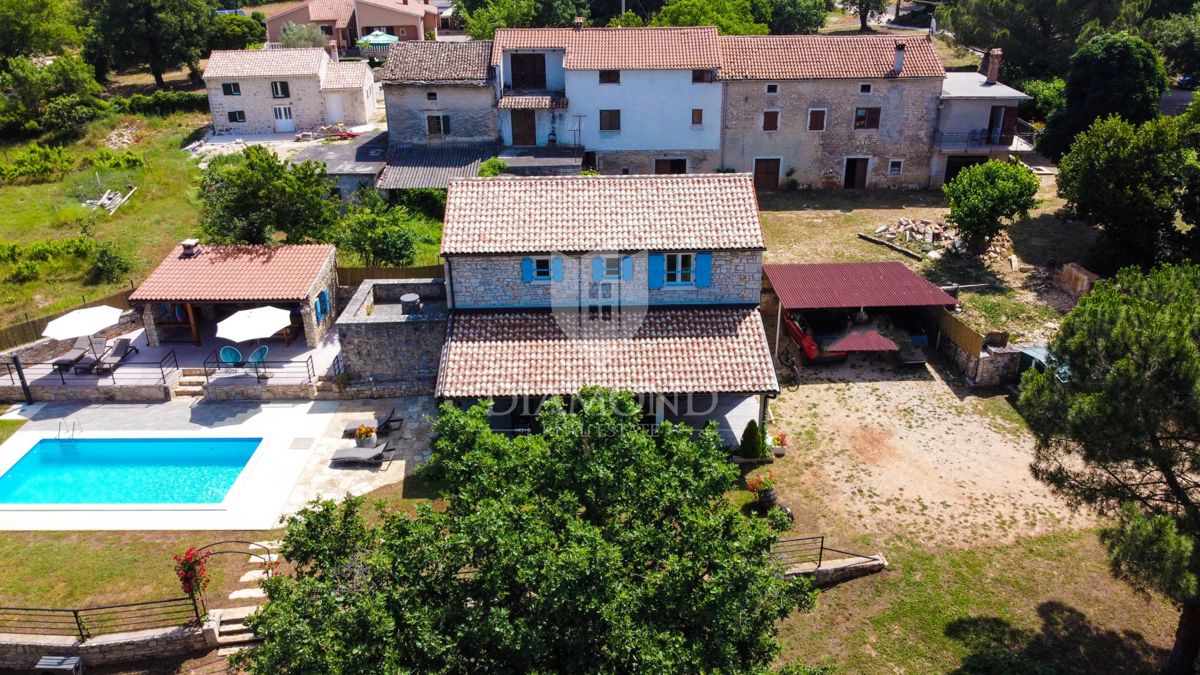 Parenzo, dintorni, villa istriana autoctona immersa nella natura!
