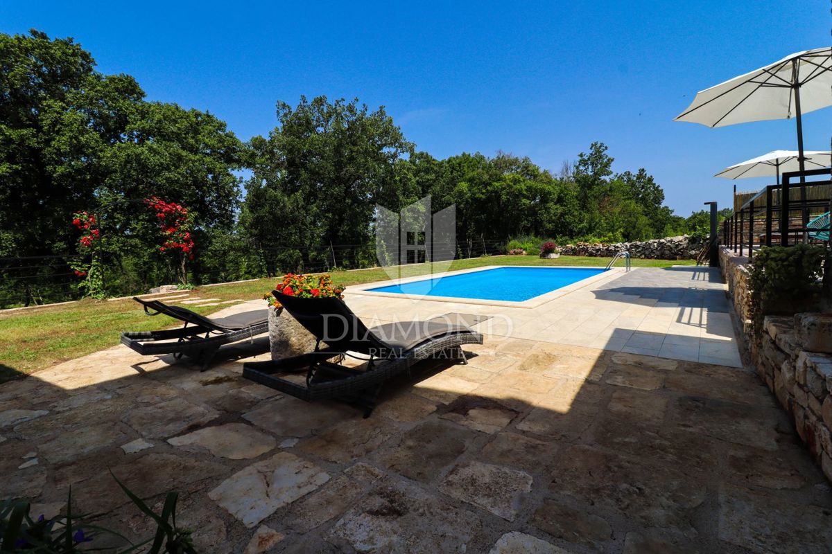 Parenzo, dintorni, villa istriana autoctona immersa nella natura!