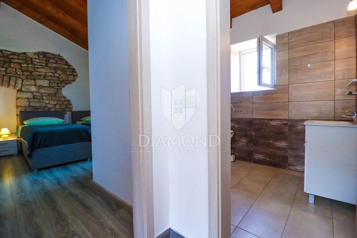 Parenzo, dintorni, villa istriana autoctona immersa nella natura!