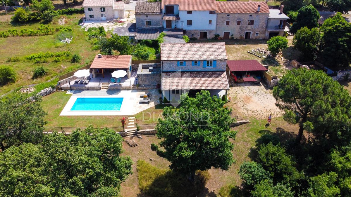 Parenzo, dintorni, villa istriana autoctona immersa nella natura!