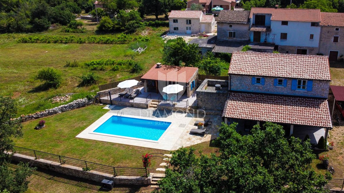 Parenzo, dintorni, villa istriana autoctona immersa nella natura!