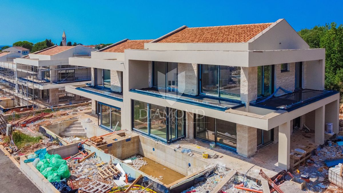 Umago! Villa in un resort a 100 m dal mare!