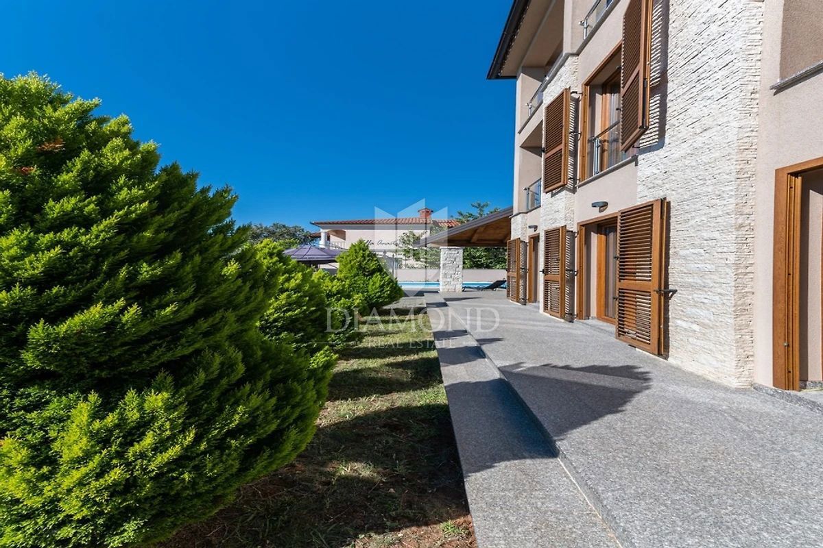 Medolino, dintorni, casa con quattro appartamenti vicino al mare