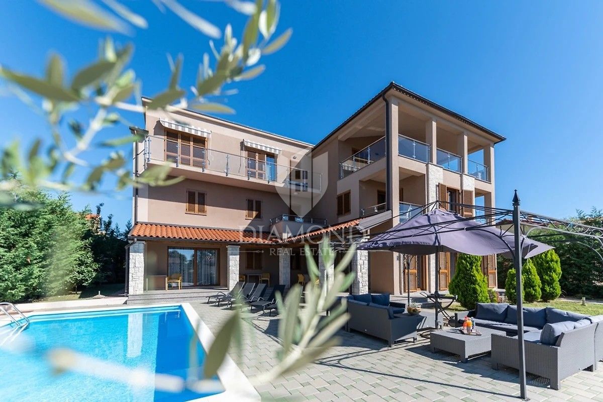 Medolino, dintorni, casa con quattro appartamenti vicino al mare