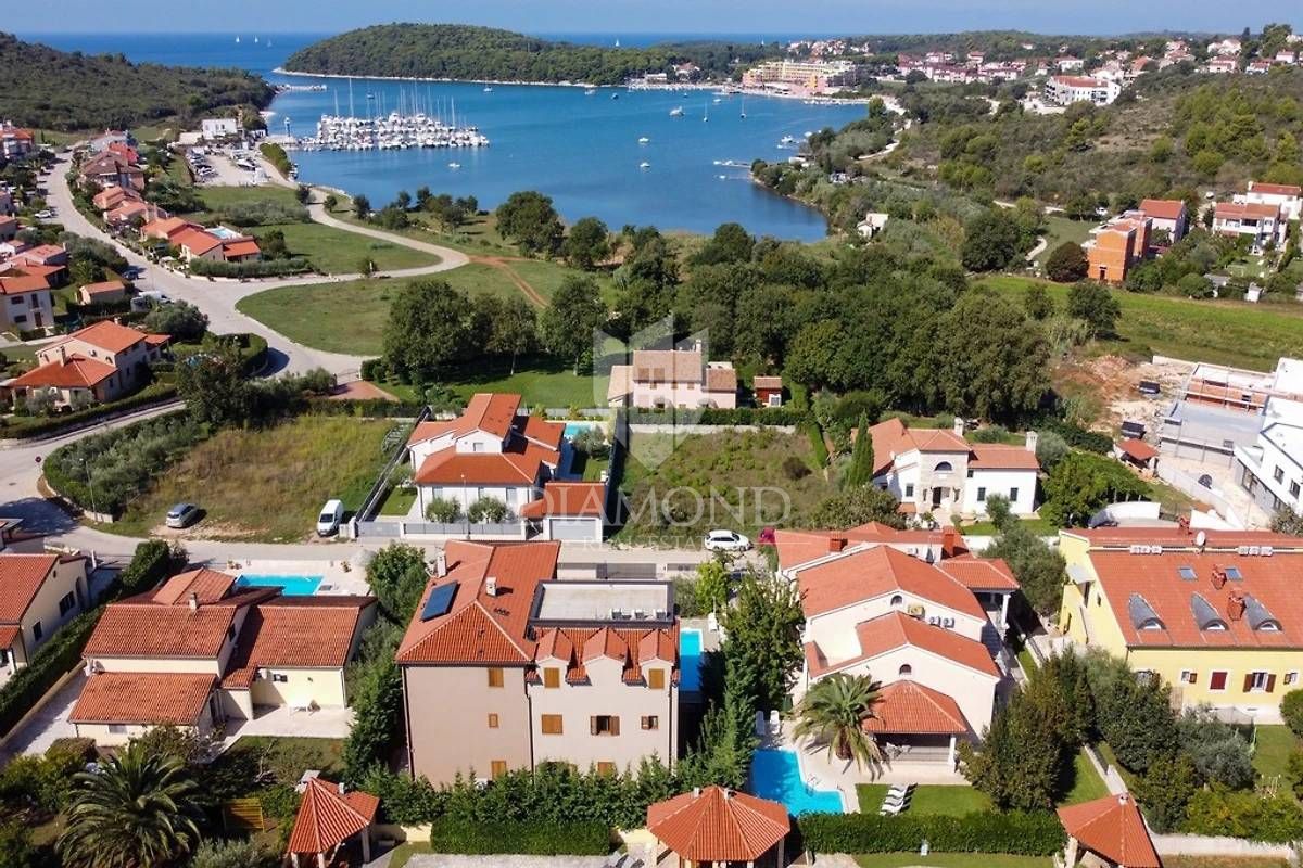Medolino, dintorni, casa con quattro appartamenti vicino al mare