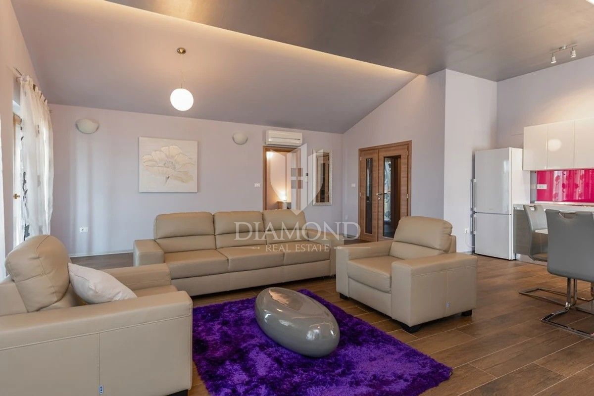 Medolino, dintorni, casa con quattro appartamenti vicino al mare