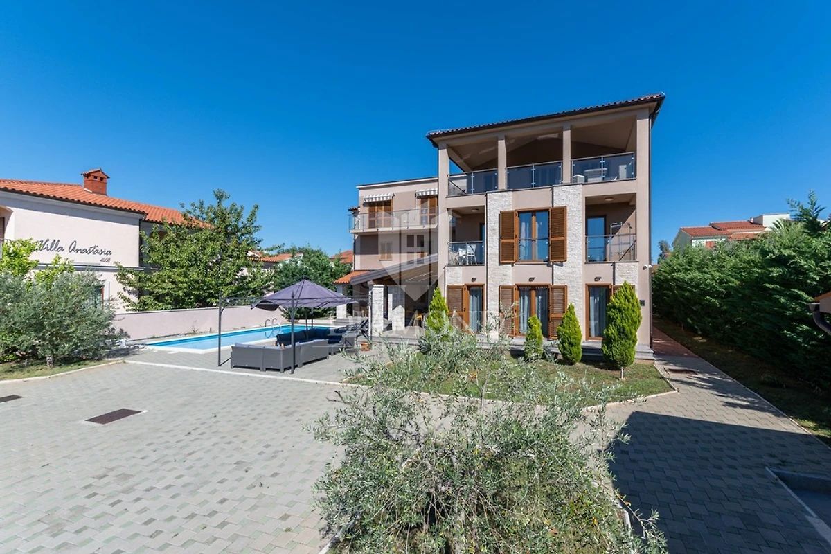 Medolino, dintorni, casa con quattro appartamenti vicino al mare