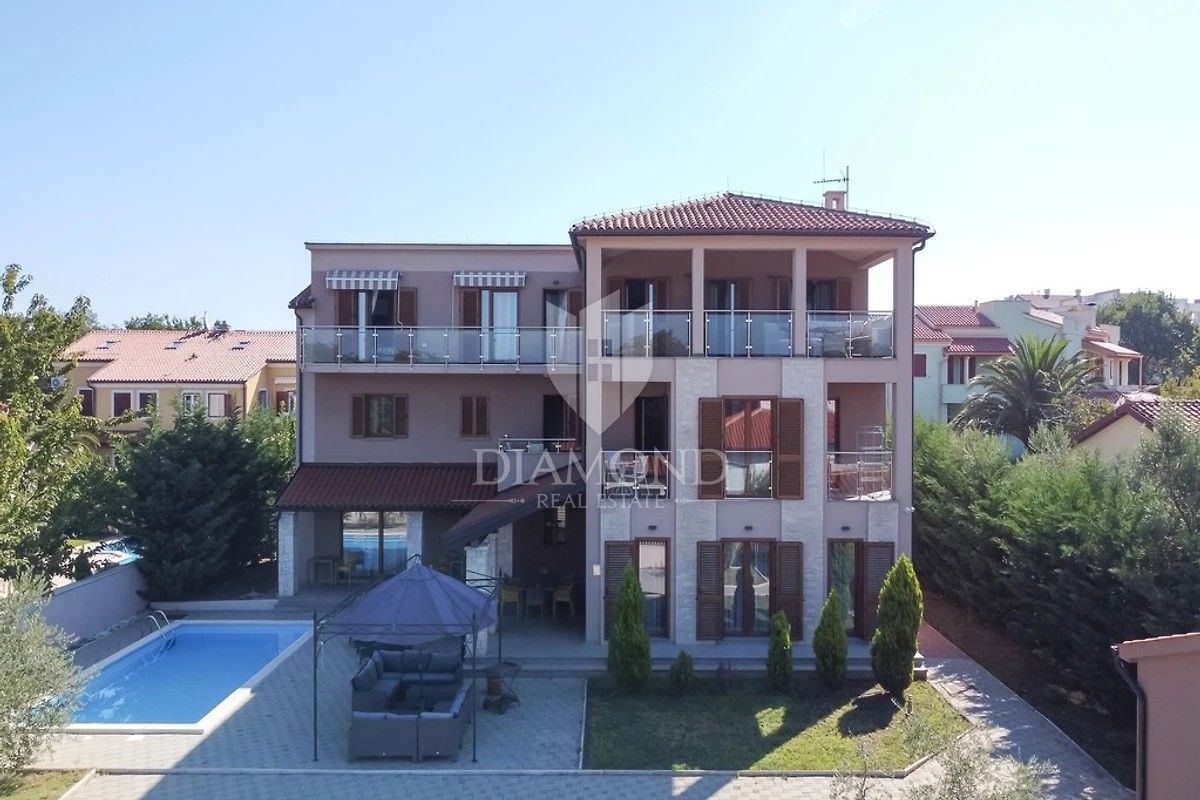 Medolino, dintorni, casa con quattro appartamenti vicino al mare