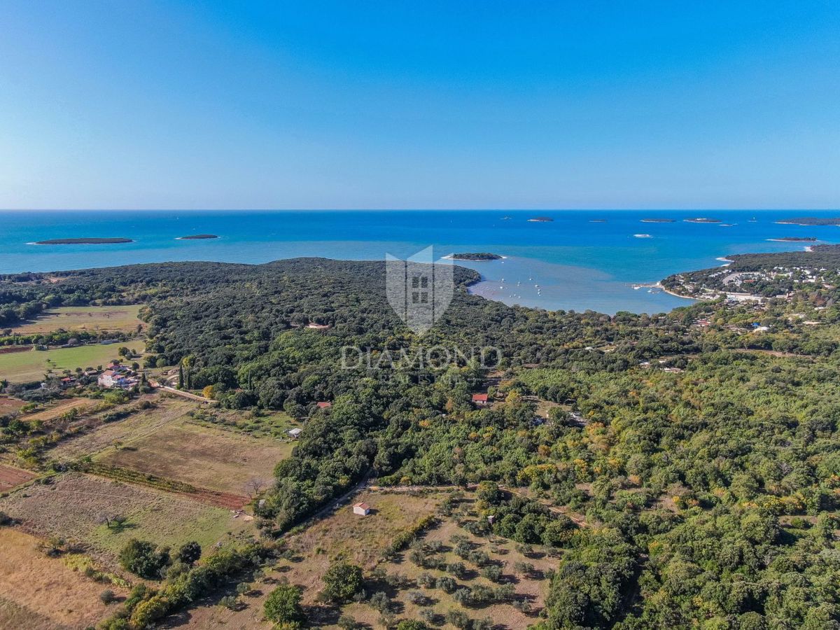 Rovigno, una casa su terreno agricolo vicino al mare