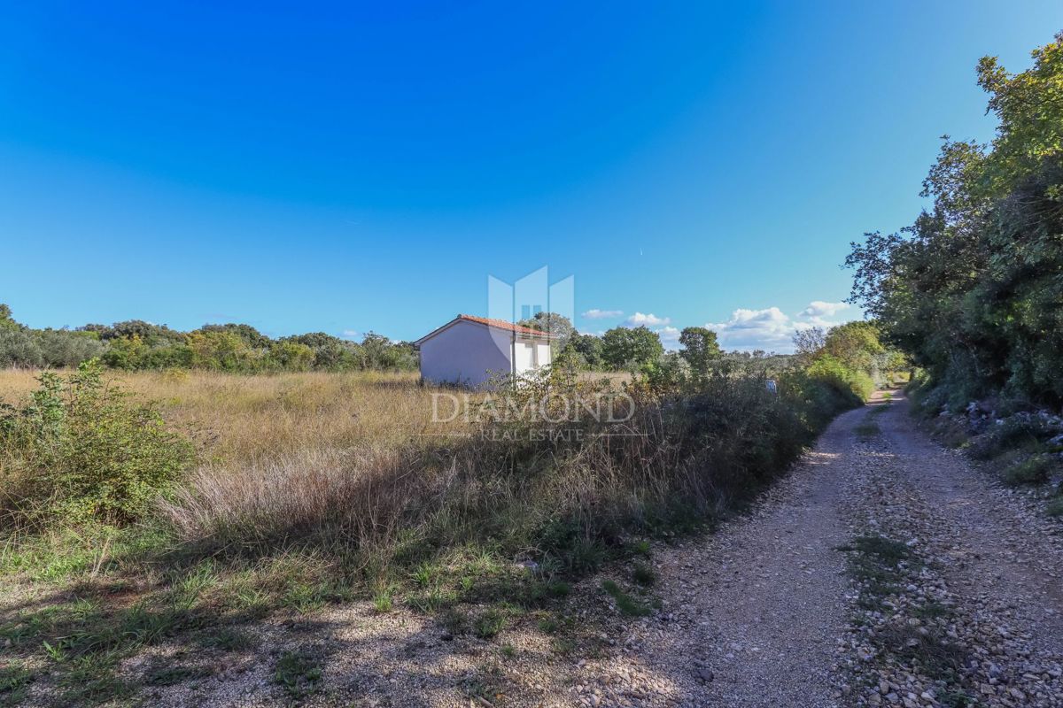 Rovigno, una casa su terreno agricolo vicino al mare