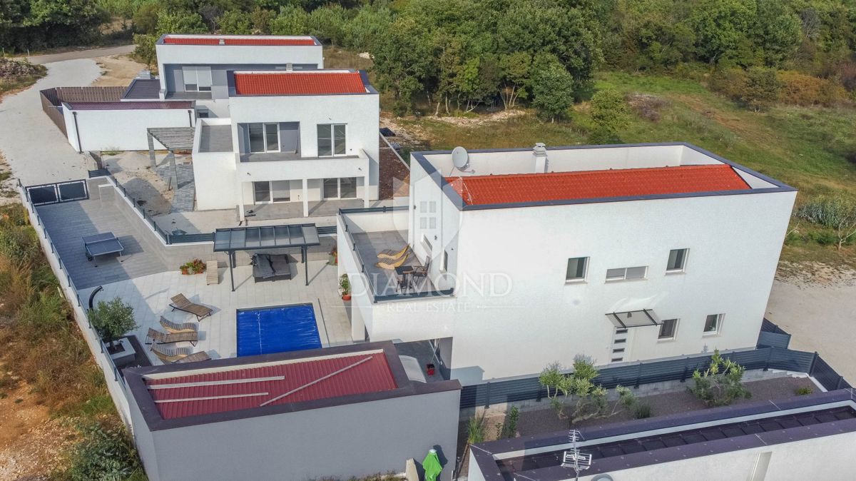 Istria, Dignano, Opportunità! due lussuosi nuovi edifici: una casa ideale e un'opportunità di lavoro