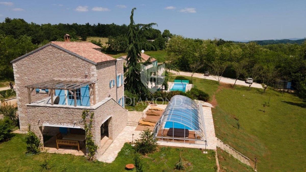 Istria centrale, Villa in pietra con piscina riscaldata