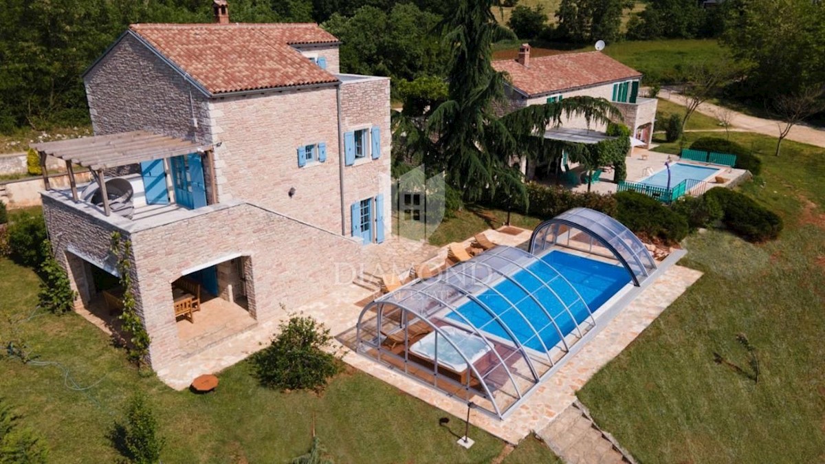 Istria centrale, Villa in pietra con piscina riscaldata