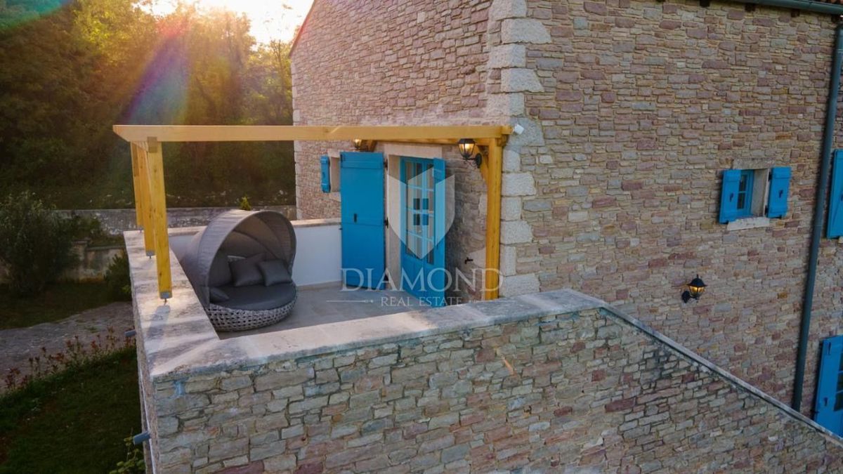 Istria centrale, Villa in pietra con piscina riscaldata
