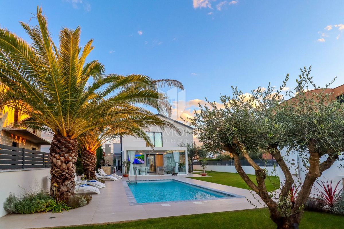 Rovigno, una fantastica villa con piscina in un'ottima posizione
