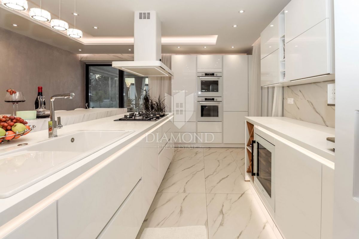 Rovigno, una fantastica villa con piscina in un'ottima posizione