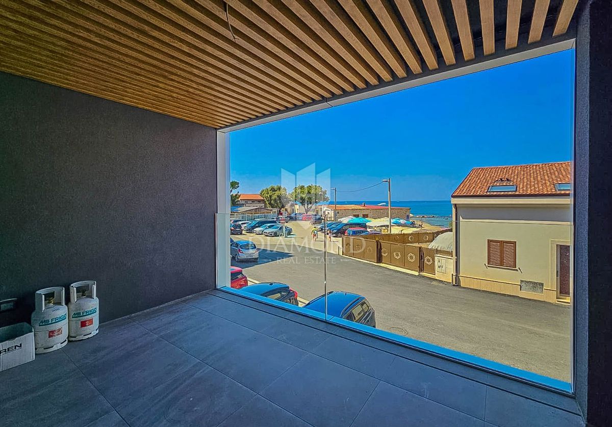 Umago, il centro! Appartamento con vista mare, 2a fila al mare!