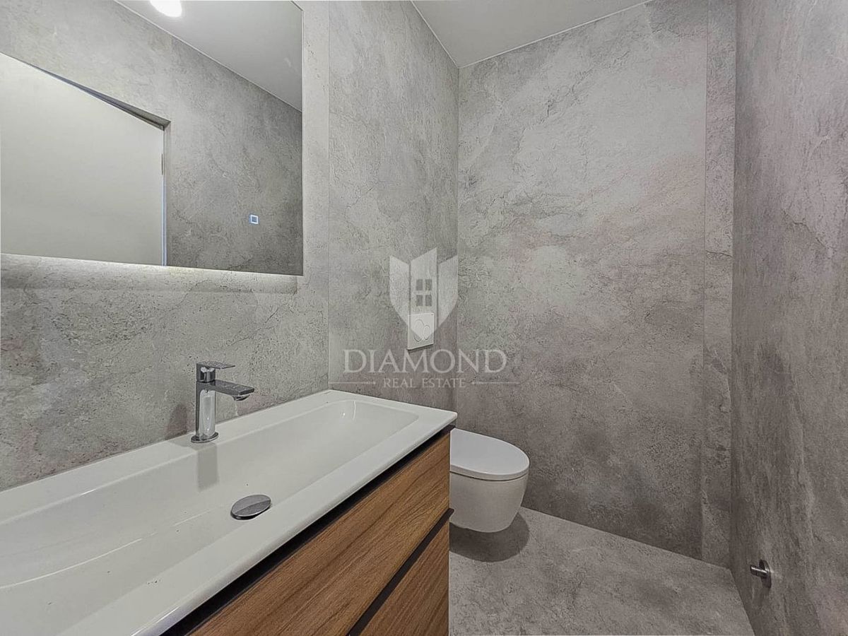 Umago, il centro! Appartamento con vista mare, 2a fila al mare!