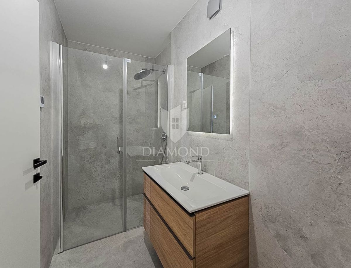 Umago, il centro! Appartamento con vista mare, 2a fila al mare!