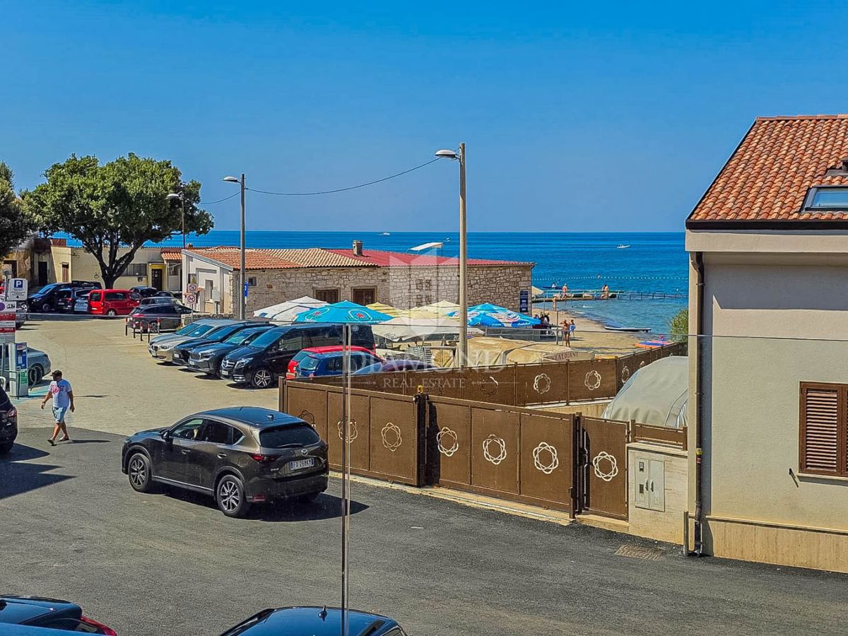 Umago, il centro! Appartamento con vista mare, 2a fila al mare!