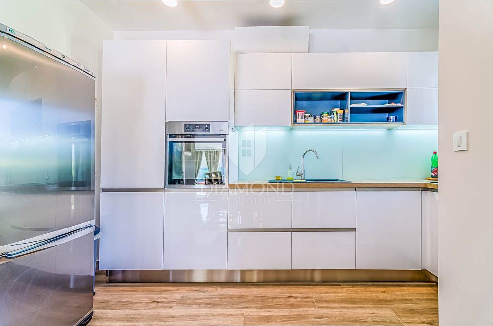 Fasana, dintorni, villa moderna con ampio cortile! 