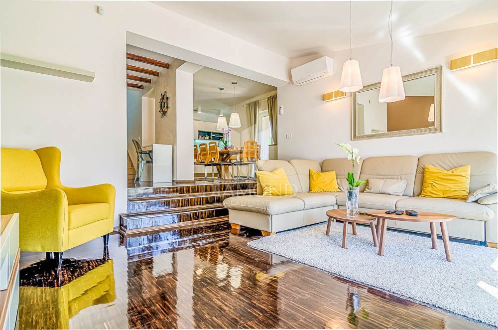 Fasana, dintorni, villa moderna con ampio cortile! 