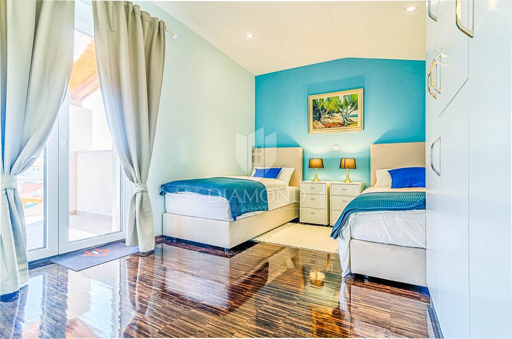 Fasana, dintorni, villa moderna con ampio cortile! 