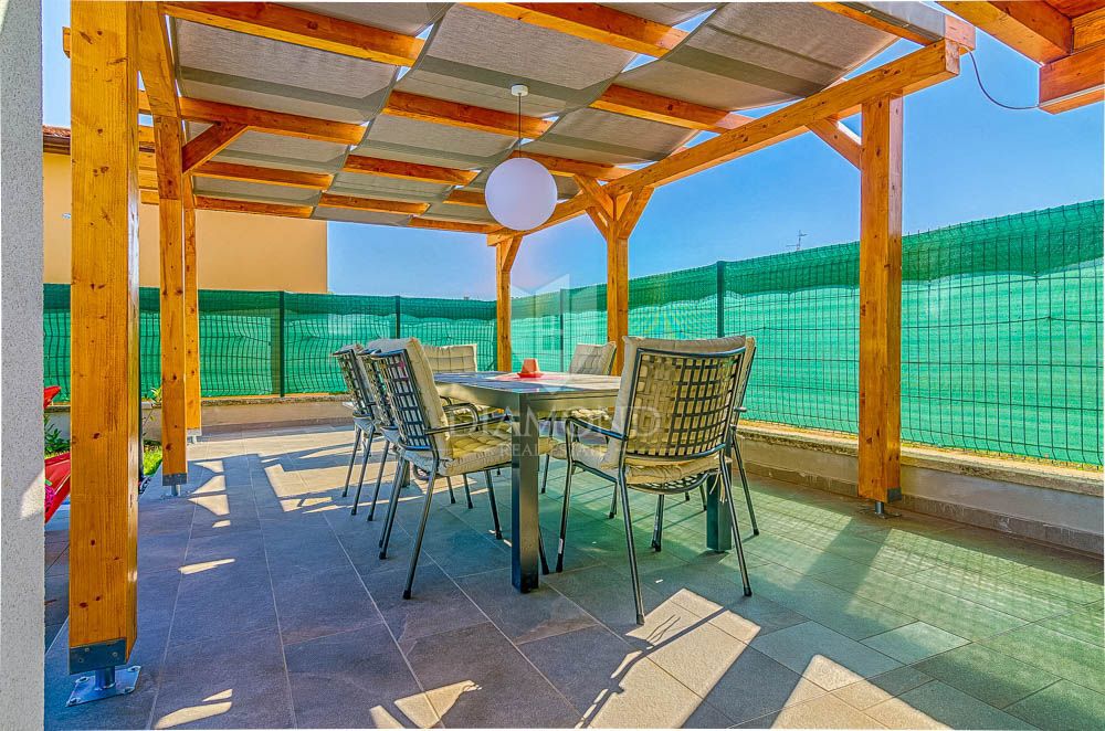 Fasana, dintorni, villa moderna con ampio cortile! 