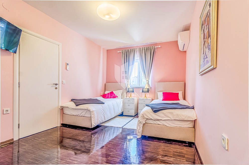 Fasana, dintorni, villa moderna con ampio cortile! 