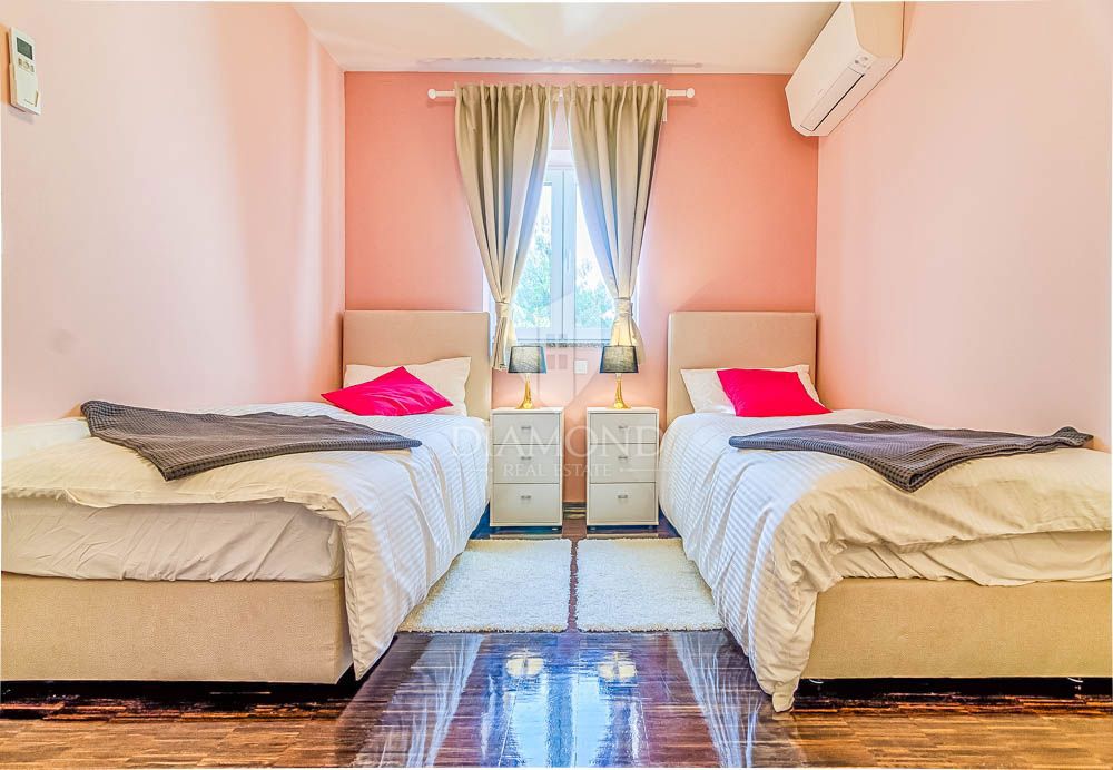 Fasana, dintorni, villa moderna con ampio cortile! 