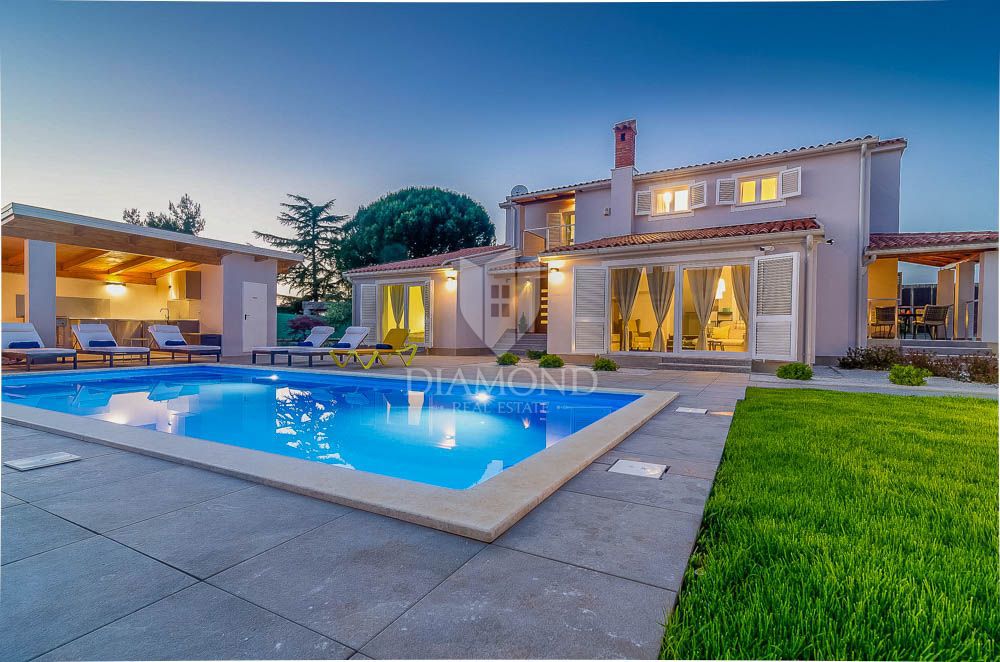 Fasana, dintorni, villa moderna con ampio cortile! 