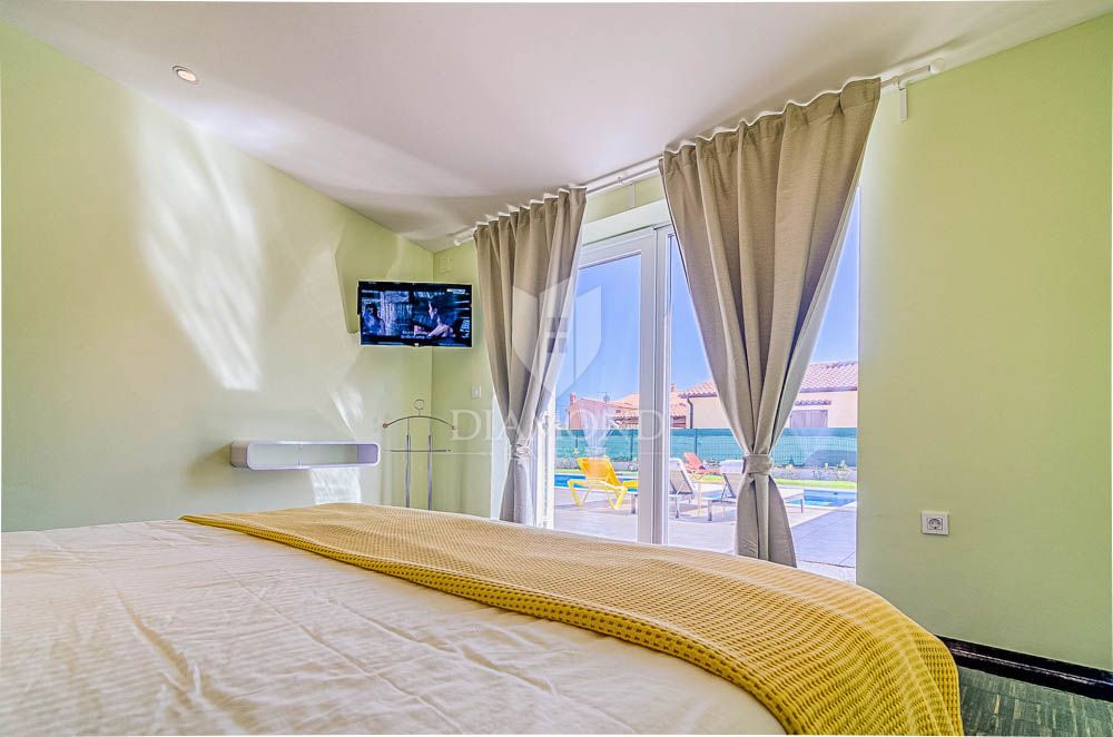 Fasana, dintorni, villa moderna con ampio cortile! 