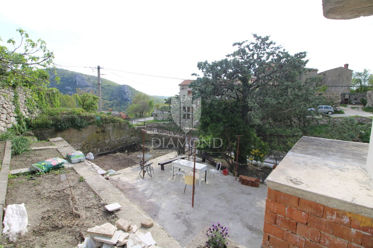 Albona, dintorni, casa di adattamento vicino al mare