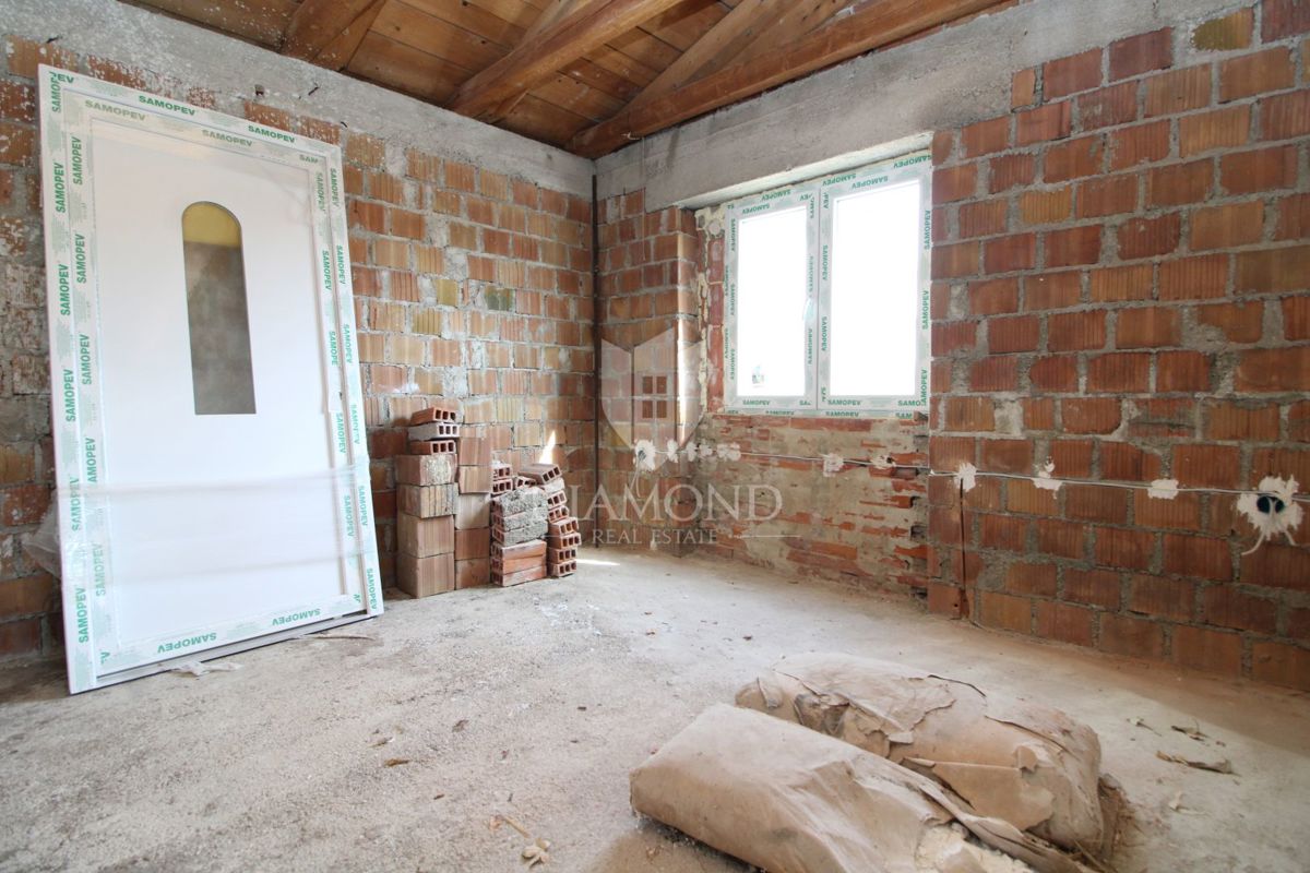 Albona, dintorni, casa di adattamento vicino al mare