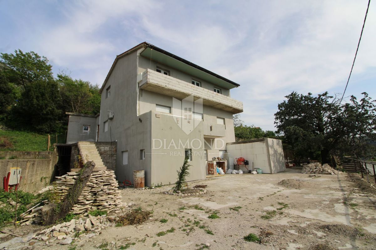 Albona, dintorni, casa di adattamento vicino al mare