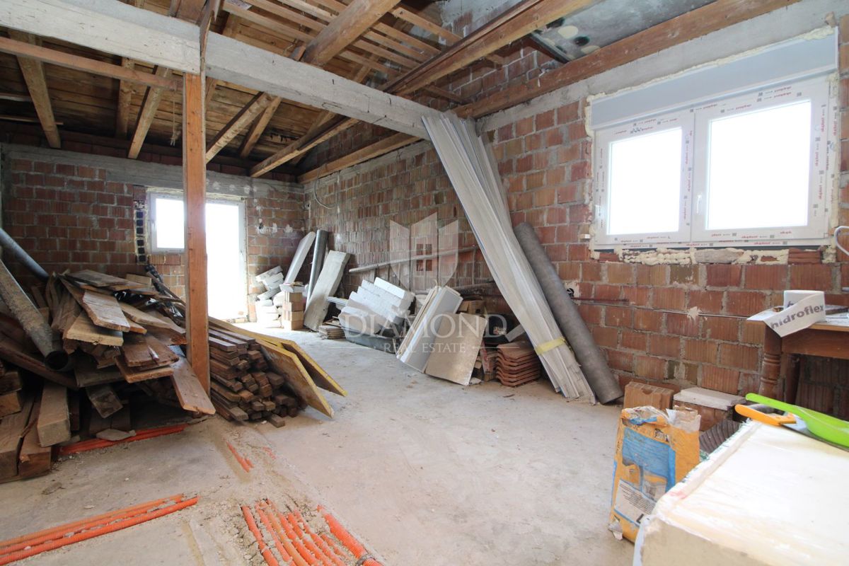 Albona, dintorni, casa di adattamento vicino al mare