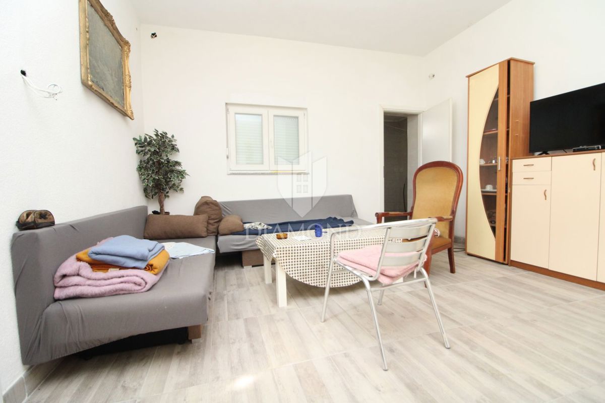 Albona, dintorni, casa di adattamento vicino al mare