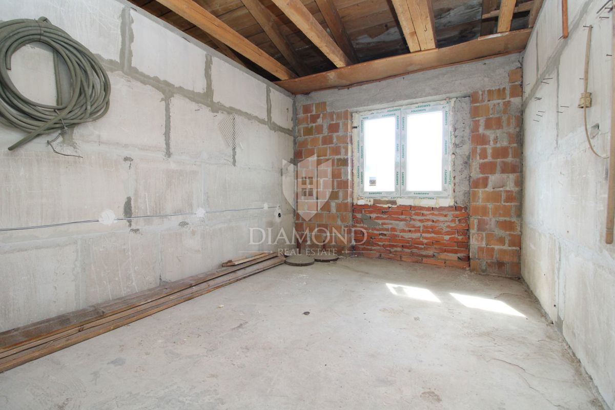 Albona, dintorni, casa di adattamento vicino al mare