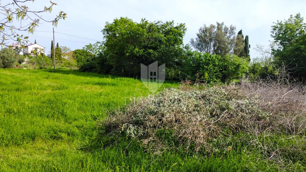 Pola, terreno in una posizione tranquilla, vicino al centro!