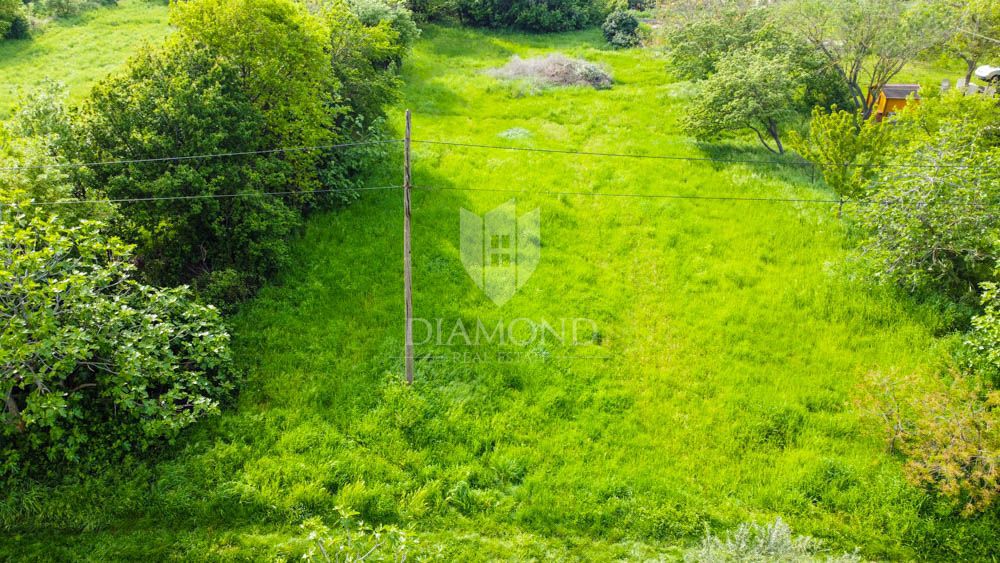 Pola, terreno in una posizione tranquilla, vicino al centro!