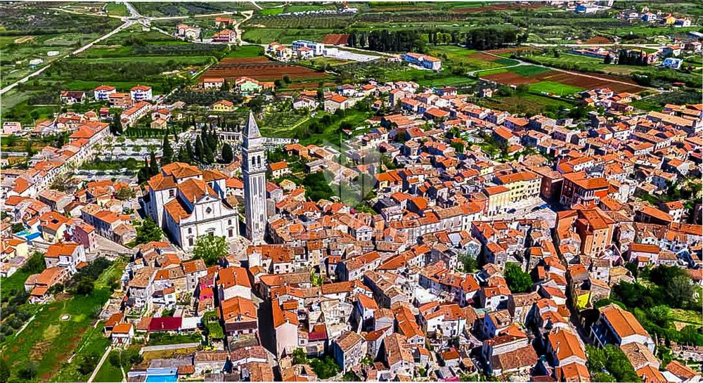 Terreno in una zona commerciale e residenziale a Dignano! 