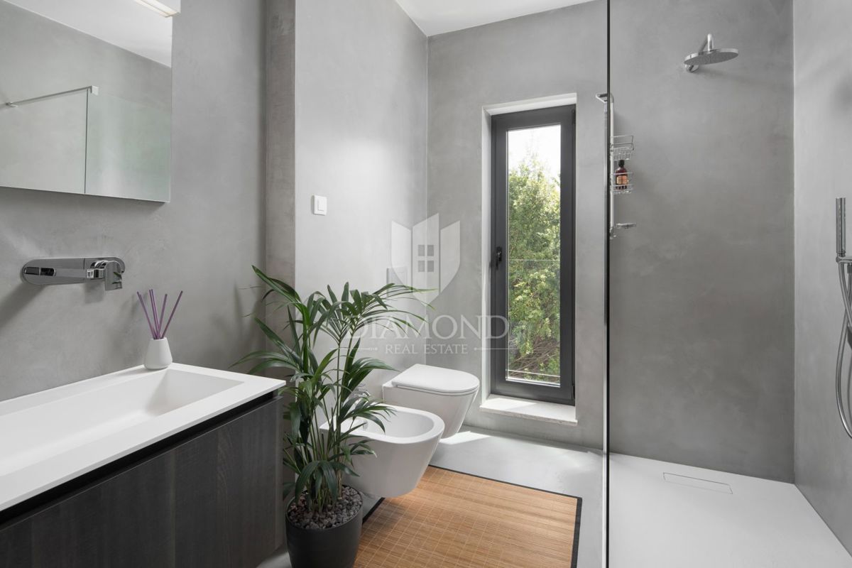 Zona di Medolino - Incredibile villa moderna con piscina