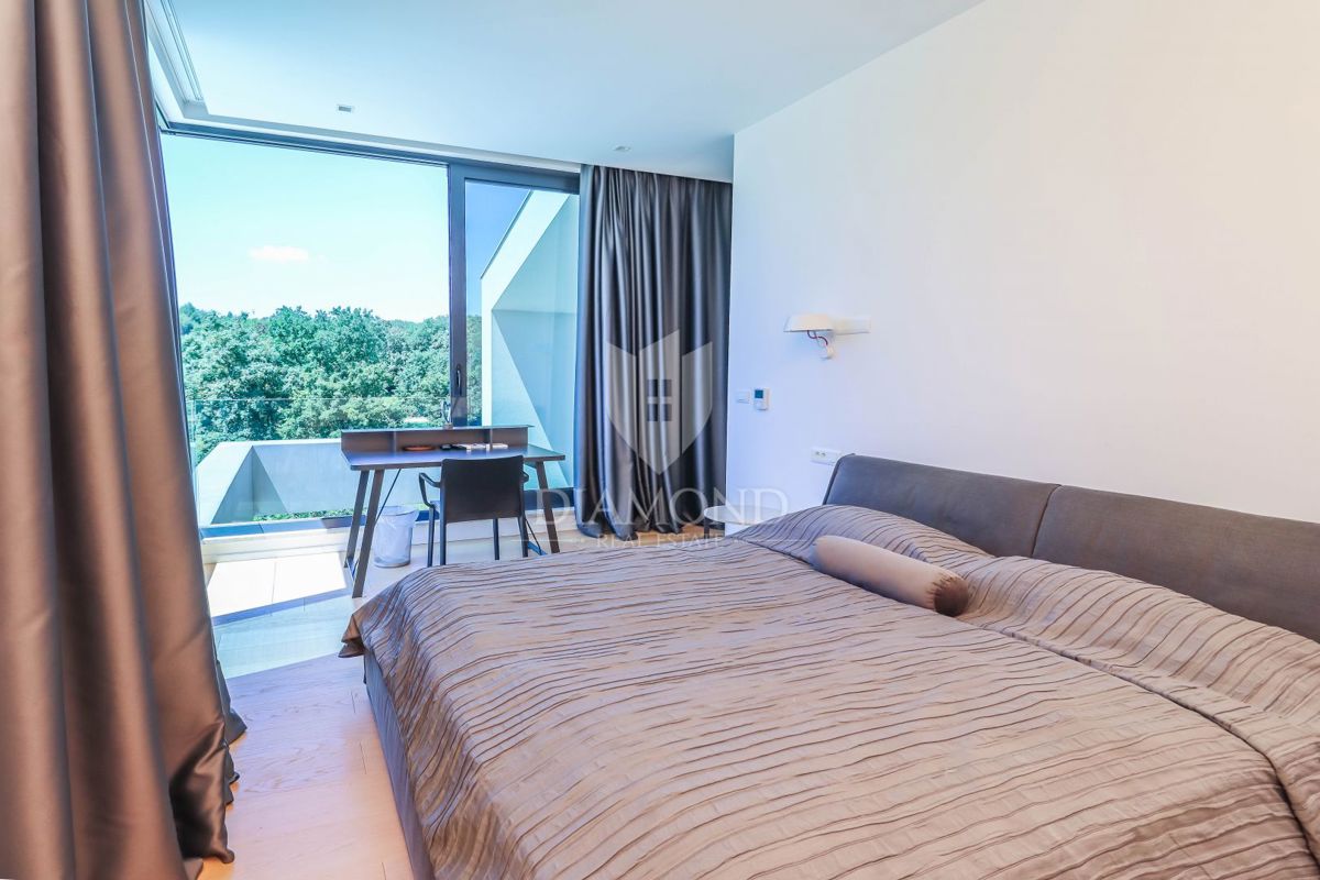 Zona di Medolino - Incredibile villa moderna con piscina