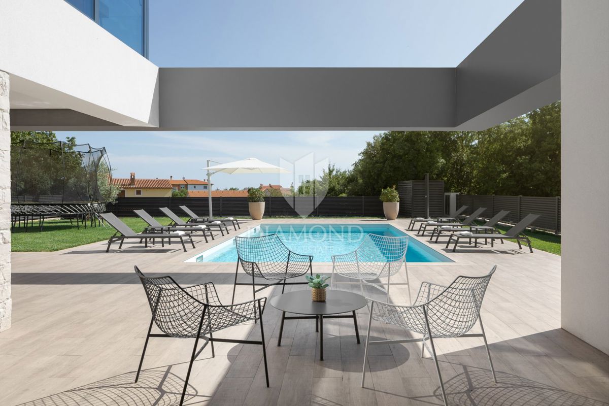 Zona di Medolino - Incredibile villa moderna con piscina